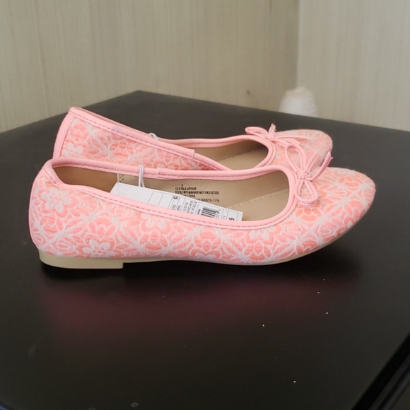 Shoes - Picture 2 of 3